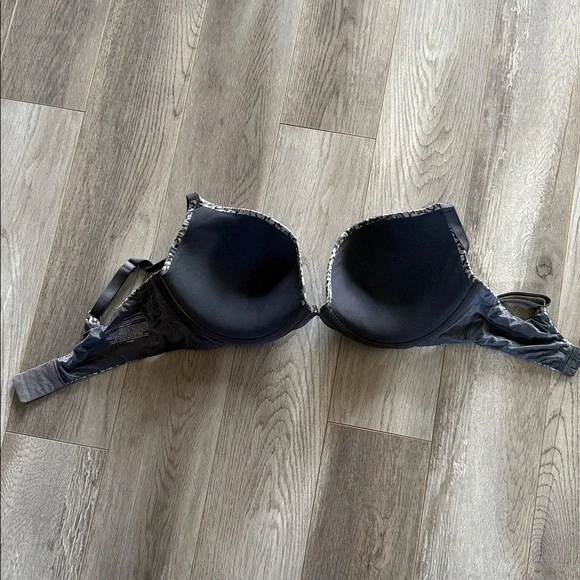 Victoria's Secret Gray and White Patterned T-Shirt Bra - Picture 3 of 4